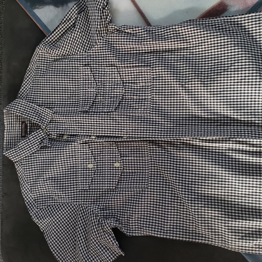 Short sleeve button up